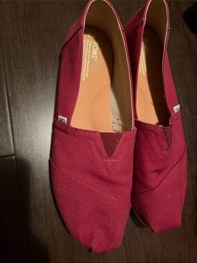 Toms slip-on casual flats in wine red